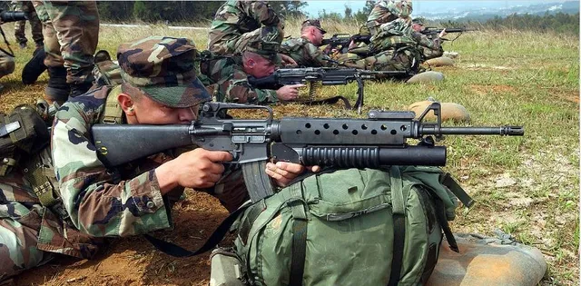 ଶତ୍ରୁର ନିଦ ହଜାଇ ଦିଏ । ଗ୍ରେନେଡ ଲଞ୍ଚର୍ସ ଯାହା ଶତ୍ରୁକୁ ଥରାଏ । ଆପଣ ଜାଣିଛନ୍ତି କେତେ ପ୍ରକାର ରହିଛି ଗ୍ରେନେଡ ଲଞ୍ଚର୍ସ । ପଢନ୍ତୁ ...