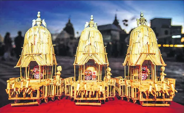 କୁନି ରଥରେ ବଡ ଦିଅଁ  । ଦିଆସିଲି କାଠିରେ ଶାଶ୍ୱତ ରଂଞ୍ଜନଙ୍କ ତିନି ରଥ ମଡେଲ