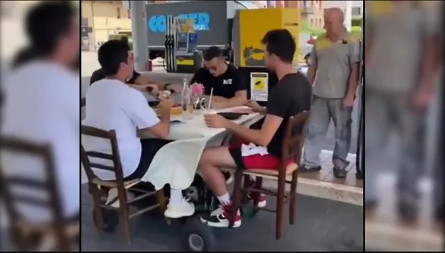 ଚଳନ୍ତା ଡାଇନିଂ ଟେବୁଲ ! ଯିଏ ଦେଖିଲା ବୁଲି ବୁଲି ଅନାଇଲା, ଦେଖନ୍ତୁ ଭିଡିଓ