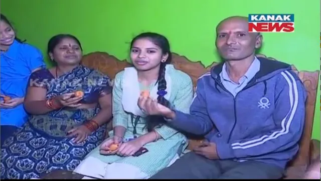 ବାପା ଅଟୋ ଡ୍ରାଇଭର, ଝିଅ କଳା ଟପ୍ପର । ପଢନ୍ତୁ ଗାୟତ୍ରୀଙ୍କ ସଫଳତାର ଯାତ୍ରା ...