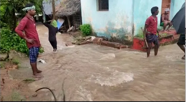 ପ୍ରବଳ ବର୍ଷା ପରେ ୧୫ ଫୁଟର ଘାଇ, ନିମାପଡ଼ା ଶାଖା କେନାଲରେ ଘାଇ ପରେ ଗାଁରେ ପସିଲା ପାଣି