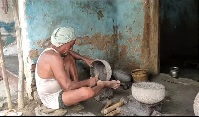 ପୋଲସରା ମଥୁରା ଅଞ୍ଚଳର କଂସା ପିତଳ କାରିଗର। ବଞ୍ଚାଇ ରଖିଛନ୍ତି ନିଜ କୂଳ ବେଉସା।