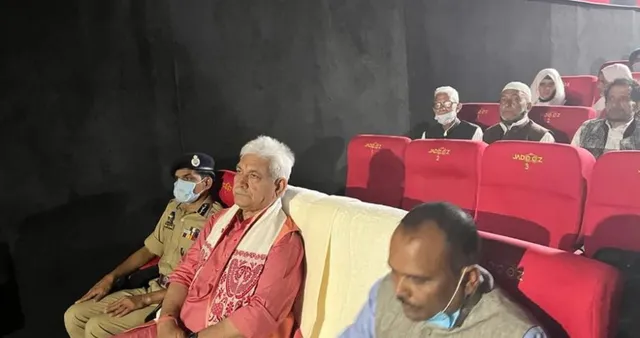 ଦୀର୍ଘ ୩୦ ବର୍ଷ ପରେ ପରଦାରେ ଫିଲ୍ମ ଦେଖିବେ କାଶ୍ମୀରବାସୀ । ‘ଲାଲ ସିଂହ ଚଢା’ର ସ୍ୱତନ୍ତ୍ର ସ୍କ୍ରିନିଙ୍ଗ