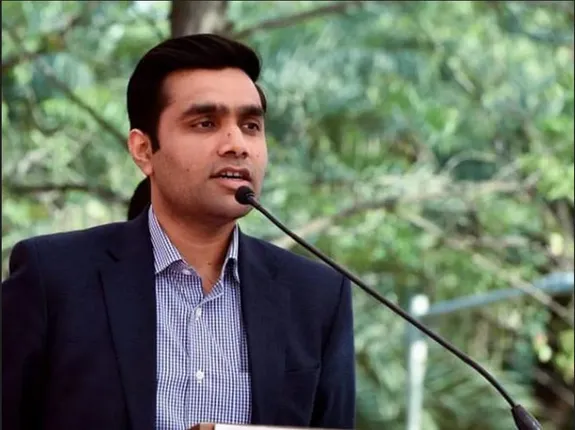 ଗୌତମ ଆଦାନୀ ତାଙ୍କ ବଡପୁଅଙ୍କୁ ଦେଲେ ଗୁରୁଦାୟିତ୍ୱ, ଜାଣନ୍ତୁ କେଉଁ ବ୍ୟବସାୟ ସମ୍ଭାଳିବେ କରଣ