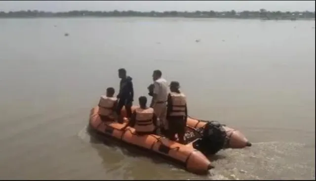 ଆସାମରେ ବଡ ଦୁର୍ଘଟଣା: ବ୍ରହ୍ମପୁତ୍ରରେ ବୁଡିଗଲା ୩୦ଜଣଙ୍କୁ ନେଇଯାଉଥିବା ଡଙ୍ଗା, ଅନେକ ନିଖୋଜ