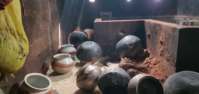 ପାର୍ବଣକୁ ନେଇ ଆକ୍ସନ ମୋଡରେ କମିଶନରେଟ୍ ପୋଲିସ : ସାଲିଆ ସାହିରେ ଚଢାଉ, ଭାଙ୍ଗିଲା ଦେଶୀ ମଦ ଭାଟି