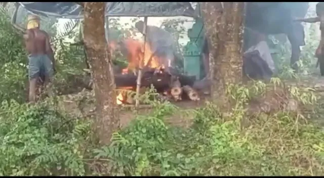 ପଲିଥିନ ତଳେ ଜଳିଲା ଜୁଇ : ବାଲିପାଟଣା କୁଳନ୍ତିରା ଶାସନ ଗାଁରେ ଅଭାବନୀୟ ଦୃଶ୍ୟ