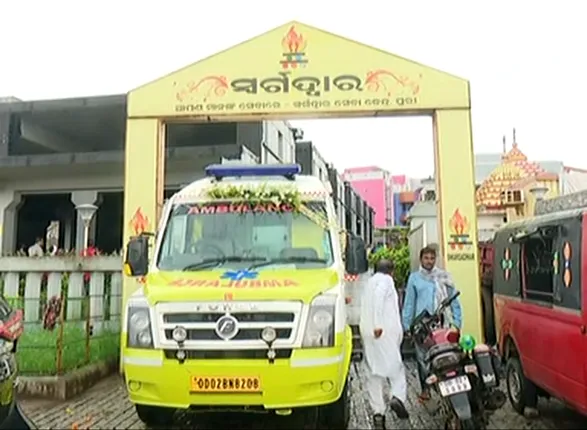 ପୁରୀ ସ୍ୱର୍ଗଦ୍ୱାରରେ ପୂର୍ବତନ ସାଂସଦ ଜୟନ୍ତୀ ପଟ୍ଟନାୟକଙ୍କର ହେଲା ଶେଷକୃତ୍ୟ: ମୁଖାଗ୍ନି ଦେଲେ ପୁଅ ପୃଥୀ ବଲ୍ଲଭ ପଟ୍ଟନାୟକ