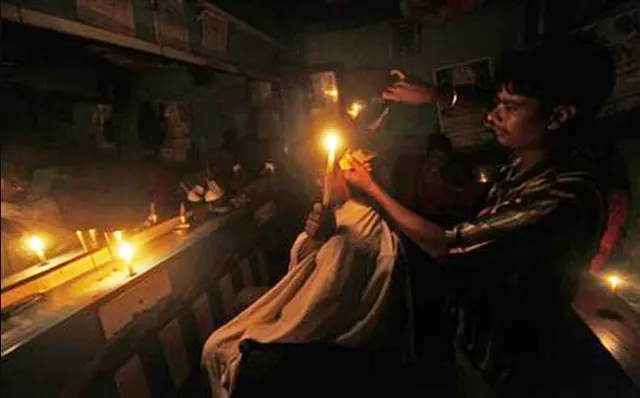 ଅନ୍ଧାରରେ ବାଂଲାଦେଶ: ଜରୁରୀ ସେବା ଅଚଳ, ଜନଜୀବନ ପ୍ରଭାବିତ