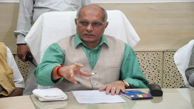 ଉତ୍ତର ପ୍ରଦେଶ ପଶୁପାଳନ ମନ୍ତ୍ରୀଙ୍କ ବୟାନକୁ ନେଇ ଚର୍ଚ୍ଚା , ଜାଣନ୍ତୁ ଗାଈ ଗୋବରକୁ ନେଇ କଣ କହିଲେ ଧର୍ମପାଲ ସିଂ ?