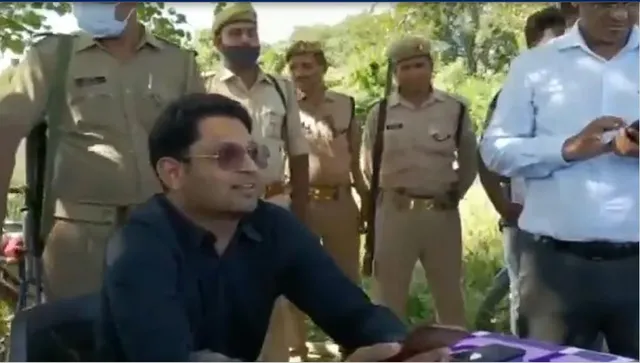 ‘ସରକାର Zomato ସର୍ଭିସ୍ ଚଳାଉନାହାଁନ୍ତି ଯେ, ତମ ଘରେ ନେଇ ଖାଦ୍ୟ ପହଞ୍ଚାଇବେ’ । ବନ୍ୟା ପୀଡିତଙ୍କୁ ଏପରି କହିଲେ IAS