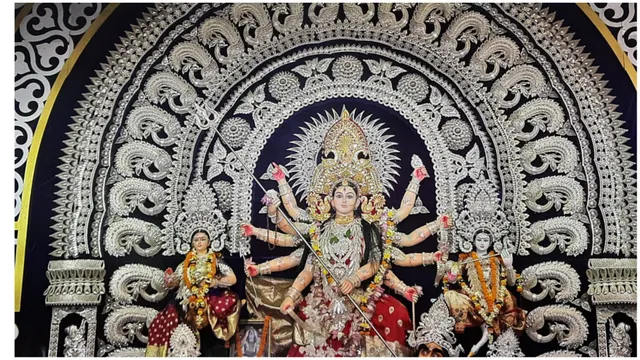 ଆନନ୍ଦ ଉଲ୍ଲାସର ସହ ପାଳିତ ହେଉଛି ବିଜୟା ଦଶମୀ। ପୂଜା ମଣ୍ଡପରେ ମହାମାୟାଙ୍କ ସ୍ୱତନ୍ତ୍ର ପୂଜାର୍ଚ୍ଚନା।