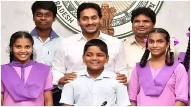 ଆନ୍ଧ୍ର ଛାତ୍ରୀଙ୍କ ଟମ୍ କ୍ରୁଜ ଭଳି ଇଂରାଜୀ ଶୈଳୀ, ସରକାରୀ ସ୍କୁଲ ଛାତ୍ରୀଙ୍କ ଆମେରିକୀୟ ଇଂରାଜୀ କହିବା ଶୈଳୀକୁ ନେଇ ଚର୍ଚ୍ଚା ।