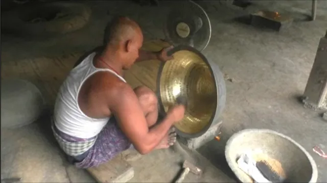 କଂସା ଓ ପିତଳର ବାସନ କୁସନ ପାଇଁ ଯାଜପୁର କୁଣ୍ଡପାଟଣା ଗାଁର ରହିଛି ସ୍ୱତନ୍ତ୍ର ପ୍ରସିଦ୍ଧିା ହେଲେ କଂଚାମାଲ ଅଭାବ ଓ ଜିଏସଟି ଲାଗୁ ପାଇଁ ହେଉନି ଆଶାନୁରୂପକ ଲାଭ