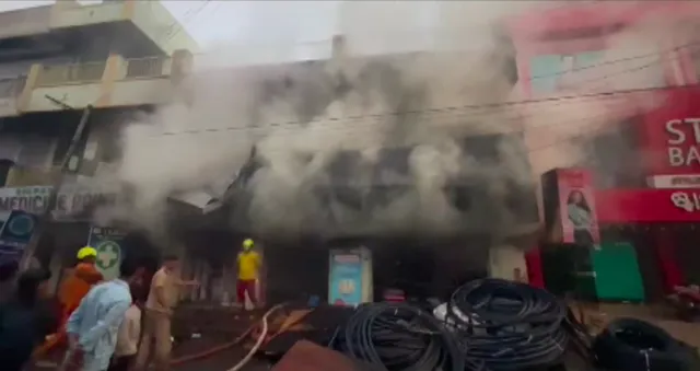 ହାର୍ଡୱେର ଦୋକାନରେ ଅଗ୍ନିକାଣ୍ଡ । କୋଟିଏ ଟଙ୍କାର ସାମଗ୍ରୀ ପୋଡ଼ି ପାଉଁଶ