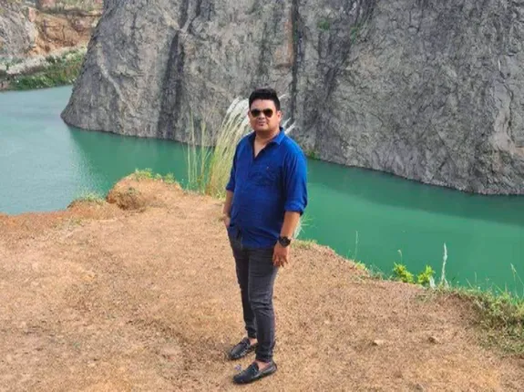 ଜାତୀୟ ରାଜପଥରେ ଗାଡି ଚାଳକଙ୍କୁ ଆଣ୍ଠେଇ ମାଡ ମାରିବା ଘଟଣା : ମନ୍ତ୍ରୀଙ୍କ ପୁତୁରା ଅମରେନ୍ଦ୍ର ପ୍ରସାଦ ସ୍ୱାଇଁ ଗିରଫ