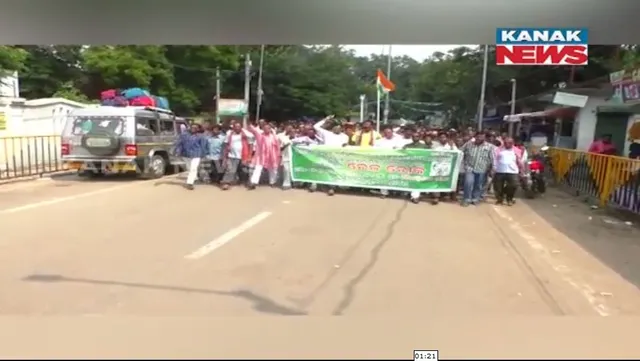 କୃଷକ ମହାସଂଘ ପକ୍ଷରୁ ଚାଷୀଙ୍କ ମହାସମାବେଶ। ବଲାଙ୍ଗୀରରେ ରେଳରୋକ।