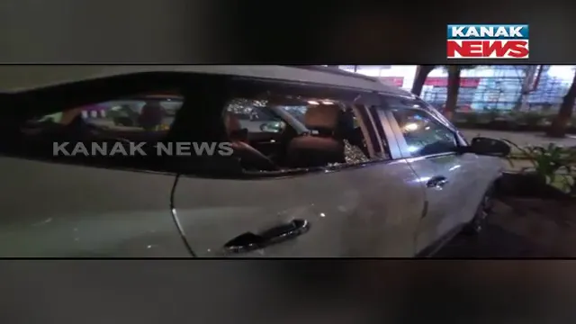 ପୁଣି ମାତିଲେ କାର କାଚଭଙ୍ଗା ଲୁଟେରା : କାର କାଚ ଭାଙ୍ଗି ମୋବାଇଲ ଓ ଭ୍ୟାନିଟି ବ୍ୟାଗ୍ ଲୁଟ୍