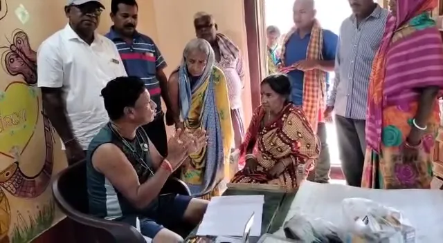 ଧାମନଗରେ ଜମୁଛି ପ୍ରଚାର : ପ୍ରଚାର ମୈଦାନକୁ ଯିବା ପୂର୍ବରୁ ରୋଗୀ ସେବା କରିବାକୁ ଭୁଲି ନାହାନ୍ତି ସାରସକଣା ବିଧାୟକ