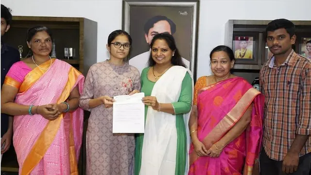 ବିଡି କାରଖାନାରେ କାମ କରୁଥିଲେ ମା’, ୟୁଟ୍ୟୁବରୁ ପଢି ଝିଅ କ୍ରାକ୍ କଲା MBBS