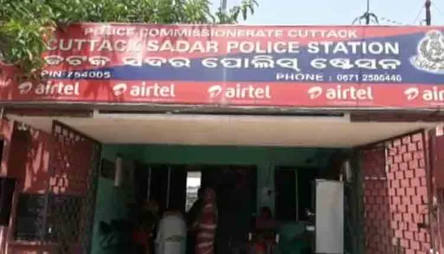 କଟକରେ ରାସ୍ତାଉପରେ କଲେଜ ଛାତ୍ରୀଙ୍କୁ ଯୁବକର ଛୁରାମାଡ, ଛାତ୍ରୀଙ୍କ ହାତ ଓ ଗୋଡରେ କ୍ଷତ।