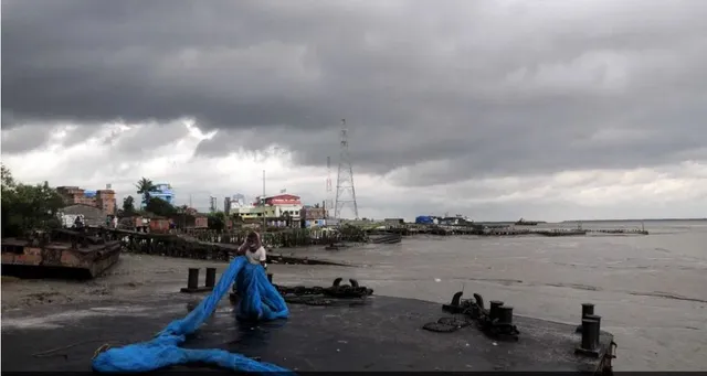 କିଛି ସମୟ ପରେ ଦକ୍ଷିଣ ଭାରତରେ ସ୍ଥଳଭାଗ ଛୁଇଁବ ବାତ୍ୟା ମାଣ୍ଡୁସ। ଉପକୂଳବର୍ତ୍ତୀ ଅଞ୍ଚଳରେ ହାଇଆଲର୍ଟ।