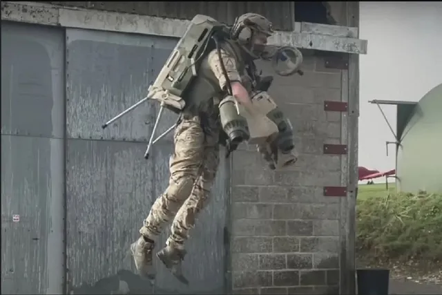 ସୀମାରେ ଦୁର୍ଗମ ଅଂଚଳରେ ଜେଟ୍ ପ୍ୟାକ ସୁଟ୍ ପିନ୍ଧି ଶତ୍ରୁଙ୍କୁ ଦମନ କରିବେ ଭାରତୀୟ ଯବାନ । ୧୦ ହଜାର ଫୁଟ୍ ଉଚ୍ଚତା ପର୍ଯ୍ୟନ୍ତ ୫୦ କିଲୋମିଟର ବେଗରେ ଉଡିବାର ରଖିଛି କ୍ଷମତା