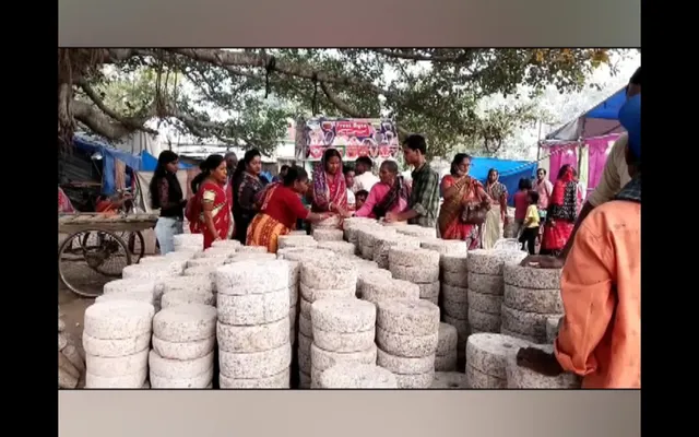 ଡ଼ିଜିଟାଲ ଯୁଗରେ ବଢ଼ୁଛି ଶିଳ ଓ ଚକିର ଚାହିଦା । ଗ୍ରାମାଂଚଳରେ ପଡ଼ୁଥିବା ମେଳା ମହୋତ୍ସବରୁ ପଥର ଖୋଦିତ ଶିଳ କିଣିବାକୁ ଲୋକଙ୍କ ଭିଡ଼