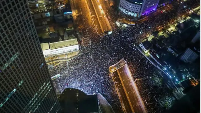 ଇସ୍ରାଏଲ ପ୍ରଧାନମନ୍ତ୍ରୀ ନେତନ୍ୟାହୁଙ୍କ ବିରୋଧରେ ରାସ୍ତାରେ ଲୋକେ । ଜାଣନ୍ତୁ କାହିଁକି ଇସ୍ରାଏଲରେ ହେଉଛି ସବୁଠାରୁ ବଡ ପ୍ରଦର୍ଶନ