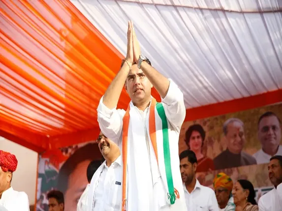 ବସୁନ୍ଧରାଙ୍କ ବାହାନାରେ ସିଏମ ଗେହଲଟଙ୍କ ଉପରେ ସଚିନଙ୍କ ଆକ୍ରମଣ। ମନେପକାଇଦେଲେ ଜନତାଙ୍କୁ ଦେଇଥିବା ପ୍ରତିଶ୍ରୁତିର କଥା।