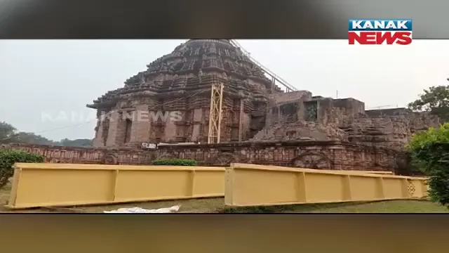 କୋଣାର୍କରୁ ବାଲି କାଢିବା ପ୍ରକ୍ରିୟା ଆରମ୍ଭ। ମନ୍ଦିର ବେଢାରେ ଲିଫ୍ଟ ପାଇଁ ପଡିଲା ମୂଳଦୁଆ।