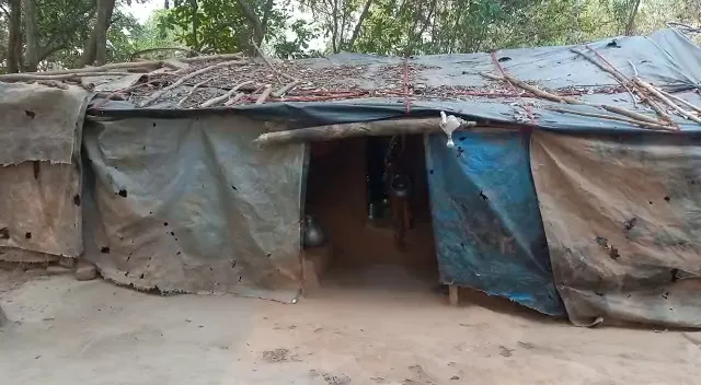 ସବୁଠି ପ୍ରଧାନମନ୍ତ୍ରୀ ଆବାସ ଭେଳିକି। କାନ୍ଥରେ ଲଗାଯାଉଥିବା ଲମ୍ବା ତାଲିକାକୁ ନେଇ ବିବାଦ।