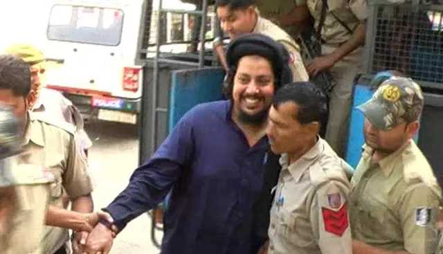 ଆତଙ୍କବାଦୀ ସଙ୍ଗଠନ ସହ ଜଡିତ ଅଭିଯୋଗରେ ଦୋଷୀ ସାବ୍ୟସ୍ତ ହେଲେ ଅବଦୁର ରେହେମାନ । ଅଲକାଇଦାର ପ୍ରସାର ପ୍ରଚାର କରୁଥିବା ନେଇ ଅବଦୁଲଙ୍କ ସମେତ ୪ ଜଣଙ୍କୁ ଦୋଷୀ ସାବ୍ୟସ୍ତ କଲେ ଦିଲ୍ଲୀ କୋର୍ଟ