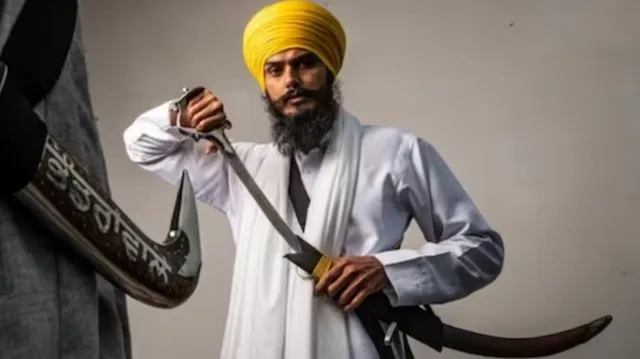 ପଞ୍ଜାବ ପୁଲିସକୁ ଚକମା ଦେଇ ପୁଣି ଖସିଗଲା ଖଲିସ୍ତାନୀ ନେତା ଅମ୍ରିତପାଲ ସିଂ । ଜାରି ରହିଛି ସର୍ଚ୍ଚ ଅପରେସନ୍. ଆଜି ମଧ୍ୟାନ ଯାଏ ଇଣ୍ଟରନେଟ୍ ସେବା ବନ୍ଦ