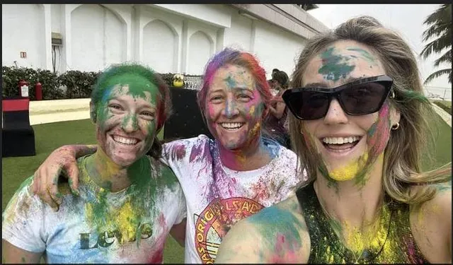 ହୋଲି ପାଳିଲେ ବିଦେଶୀ ମହିଳା କ୍ରିକେଟର, ବିଦେଶୀ ହୋଇ ବି ଭାରତୀୟ ସଂସ୍କୃତିକୁ ଦେଲେ ସମ୍ମାନ