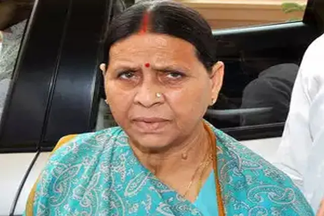 ୪ ଘଣ୍ଟାର ପଚରାଉଚରା ପରେ ବାହାରକୁ ଆସିଲେ ରାବିଡି ଦେବୀ। କହିଲେ, ‘ଏସବୁ ସବୁବେଳେ ଚାଲିଥାଏ’ 