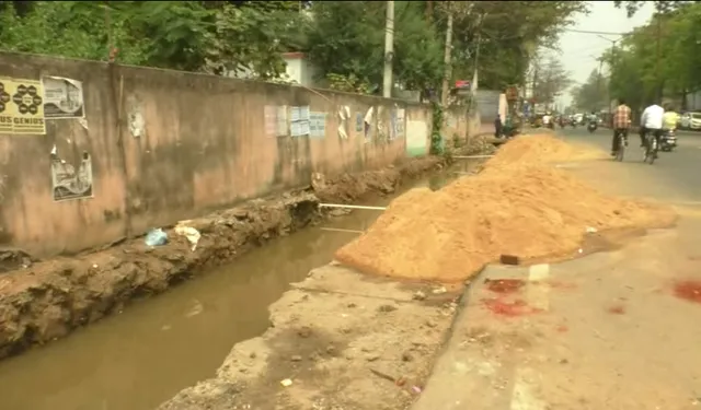 ଜିଲ୍ଲାପାଳଙ୍କ ଆଖିରେ ଧୂଳି ଦେଇ ଲୁଟ୍ । ବଲାଙ୍ଗୀର ପ୍ଲାନିଂ ଅଫିସର ଦୁଇ କିରାଣୀଙ୍କ ନାଁରେ ସାଙ୍ଘାତିକ ଅଭିଯୋଗ ।