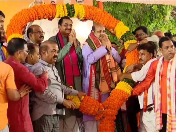 ବିଜେପି କାର୍ଯ୍ୟାଳୟରେ ନୂଆ ସଭାପତି ମନମୋହନ ସାମଲଙ୍କୁ ବିପୁଳ ସମ୍ବର୍ଦ୍ଧନା