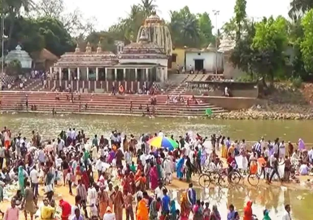 ବାରୁଣି ସ୍ନାନ ପାଇଁ ଚଳଚଞ୍ଚଳ ଯାଜପୁର : ବୁଡ଼ ପକାଇବାକୁ ବୈତରଣୀ ନଦୀର ଦଶାଶ୍ୱମେଧ ଘାଟରେ ଶ୍ରଦ୍ଧାଳୁଙ୍କ ଭିଡ