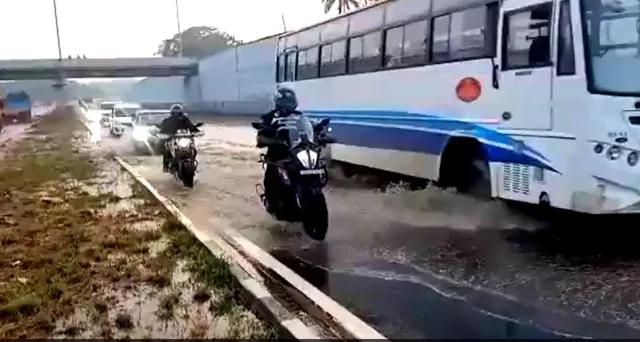 ୬ ଦିନ ତଳେ ପ୍ରଧାନମନ୍ତ୍ରୀ ଉଦଘାଟନ କରିଥିଲେ ଏକ୍ସପ୍ରେସ ୱେ। କିଛି ଘଣ୍ଟାର ବର୍ଷା ପରେ ଜମି ରହିଛି ପାଣି।