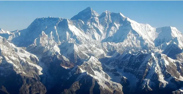 ମାଉଣ୍ଟ ଏଭରେଷ୍ଟକୁ ନେଇ ନୂଆ ସଙ୍କଟ, ପର୍ବତାରୋହୀଙ୍କ କାଶ ଏବଂ ଛିଙ୍କରୁ ପ୍ରସ୍ତୁତ ହେଉଛି ରୋଗର ପାହାଡ।