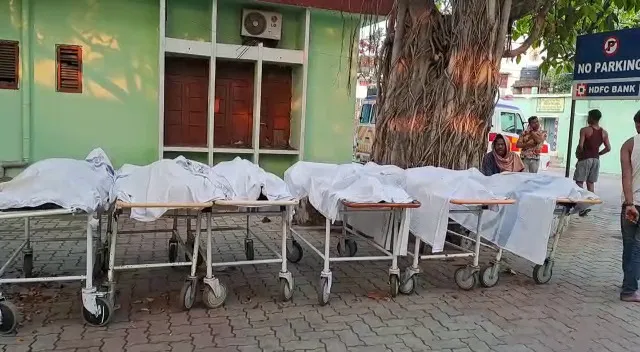 ଭାରସାମ୍ୟ ହରାଇ ଶାସନ କେନାଲ ଭିତରେ ପଶିଗଲା ଗାଡି। ସମ୍ବଲପୁରରେ ଦୁର୍ଘଟଣାରେ ୬ ଜଣଙ୍କର ମୃତ୍ୟୁ ।