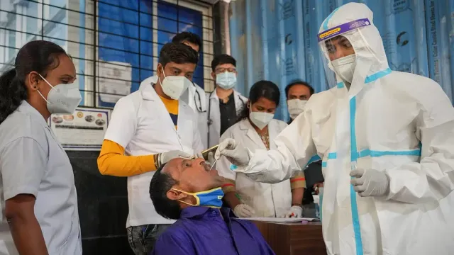 ପୁଣି ବଢିଲା କରୋନା । ଦେଶରେ ଗୋଟିଏ ଦିନରେ ଚିହ୍ନଟ ହେଲେ ୧୦ ହଜାରରୁ ଅଧିକ ନୂଆ ସଂକ୍ରମିତ ।