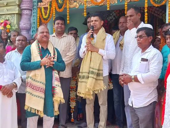 କେନ୍ଦ୍ରାପଡ଼ା ଗସ୍ତରେ ଫାଇଭ-ଟି ସଚିବ ଭିକେ ପାଣ୍ଡିଆନ୍। ବିଭିନ୍ନ ମନ୍ଦିର ପରିଦର୍ଶନ କରିବା ସହ କାର୍ଯ୍ୟକ୍ରମର କରୁଛନ୍ତି ସମୀକ୍ଷା।