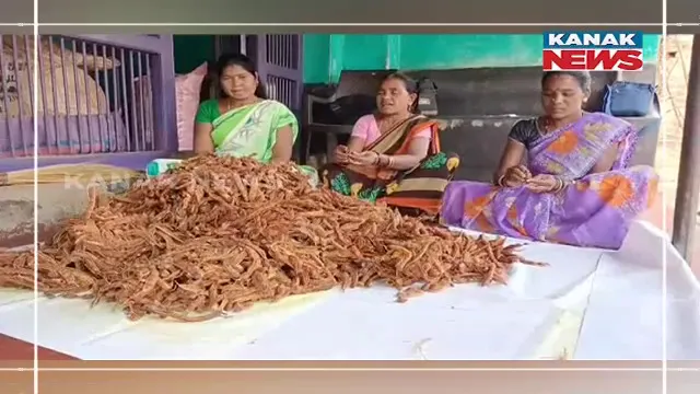 ରୋଜଗାର ଦେଉଛି ବନଜାତ ଦ୍ରବ୍ୟ। ରାୟଗଡ଼ା ରାମନାଗୁଡ଼ା ବ୍ଲକରେ ତେନ୍ତୁଳି କେକ୍ ପ୍ରସ୍ତୁତ କରି ରୋଜଗାର କରୁଛନ୍ତି ମହିଳା।