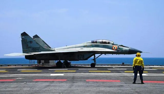 ଆଇଏନଏସ ବିକ୍ରାନ୍ତରେ ମିଗ୍-୨୯କେ ବିମାନର ସଫଳ ଅବତରଣ