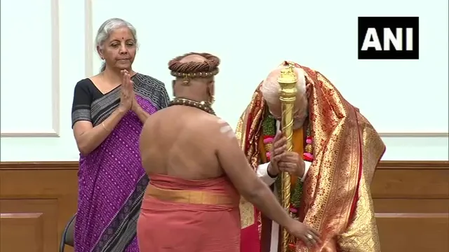 ନୂଆ ସଂସଦ ଭବନ ଉଦଘାଟନ ପୂର୍ବରୁ ପ୍ରଧାନମନ୍ତ୍ରୀଙ୍କ ହାତରେ ରାଜଦଣ୍ଡ। ତାମିଲନାଡୁ ଅଧିନମ ମଠର ମହନ୍ତ ମୋଦୀଙ୍କୁ ହସ୍ତାନ୍ତର କଲେ ସେଙ୍ଗୋଲ