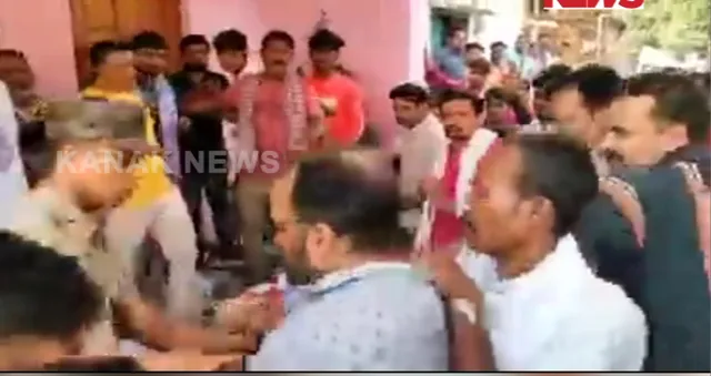 ଝାରସୁଗୁଡ଼ା ଉପନିର୍ବାଚନ: ଏକାତାଲିରେ ୪୯ ଓ ୫୦ ନମ୍ବର ବୁଥରେ ଉତ୍ତେଜନା।