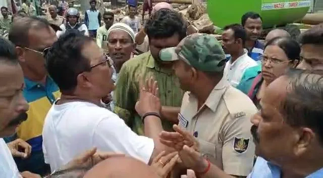 ଡ୍ରେନରେ ପଡି ଛାତ୍ରୀ ମୃତ୍ୟୁ ଘଟଣା : ମେୟର ଓ କମିଶନରଙ୍କୁ ଘେରି ଉତ୍ତର ମାଗିଲେ କଂଗ୍ରେସ କର୍ମୀ