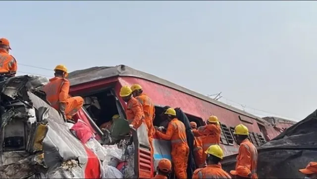 ଦୁର୍ଘଟଣାର ପ୍ରଥମ ଆଲର୍ଟ ପଠାଇଥିଲେ ଏନଡିଆରଏଫ୍ ଯବାନ୍ । କରମଣ୍ଡଳ ଏକ୍ସପ୍ରେସରେ ଛୁଟିରେ ଘରକୁ ଯାଉଥିଲେ ଭେଙ୍କଟେସ୍